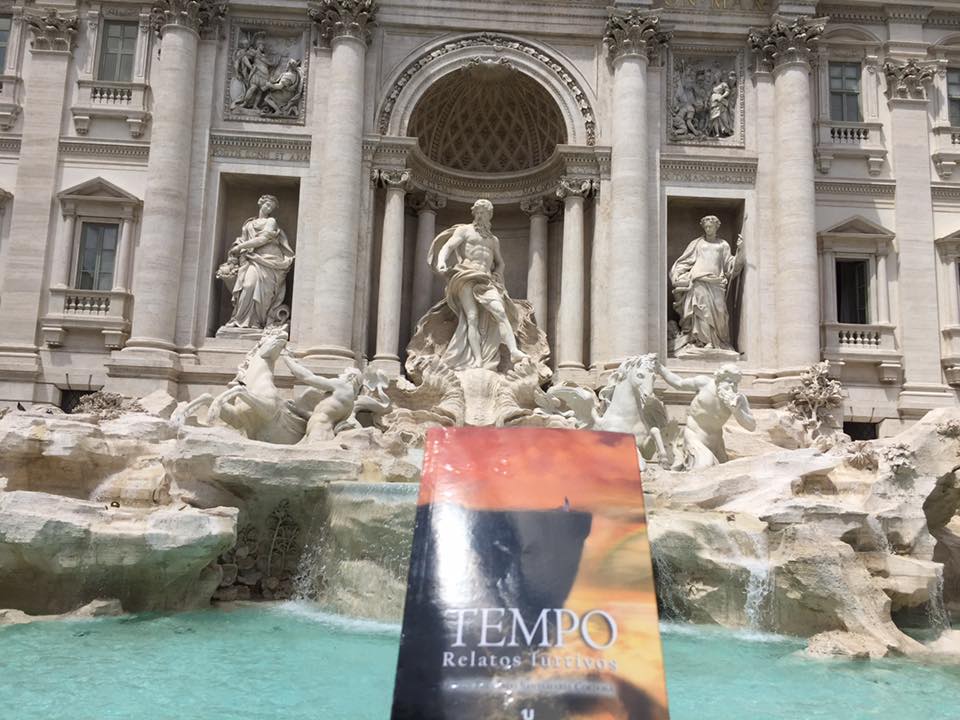  Fontana di Trevi, Roma. Italia               